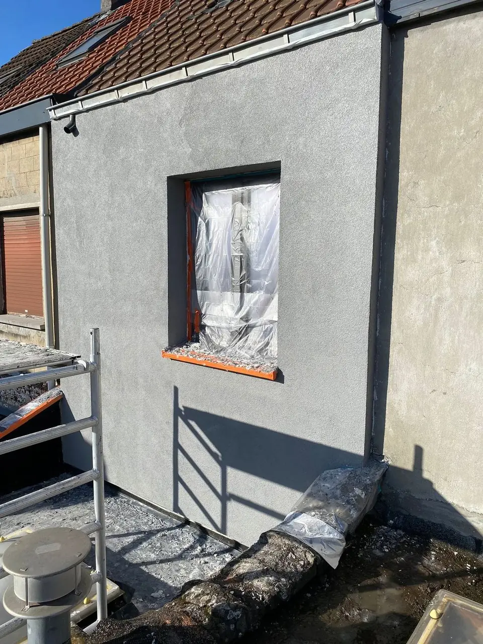Gevel in crepi rond het raam