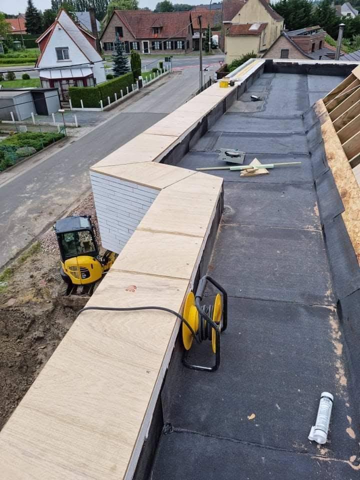 Plat dak met dakbedekking en dakranden
