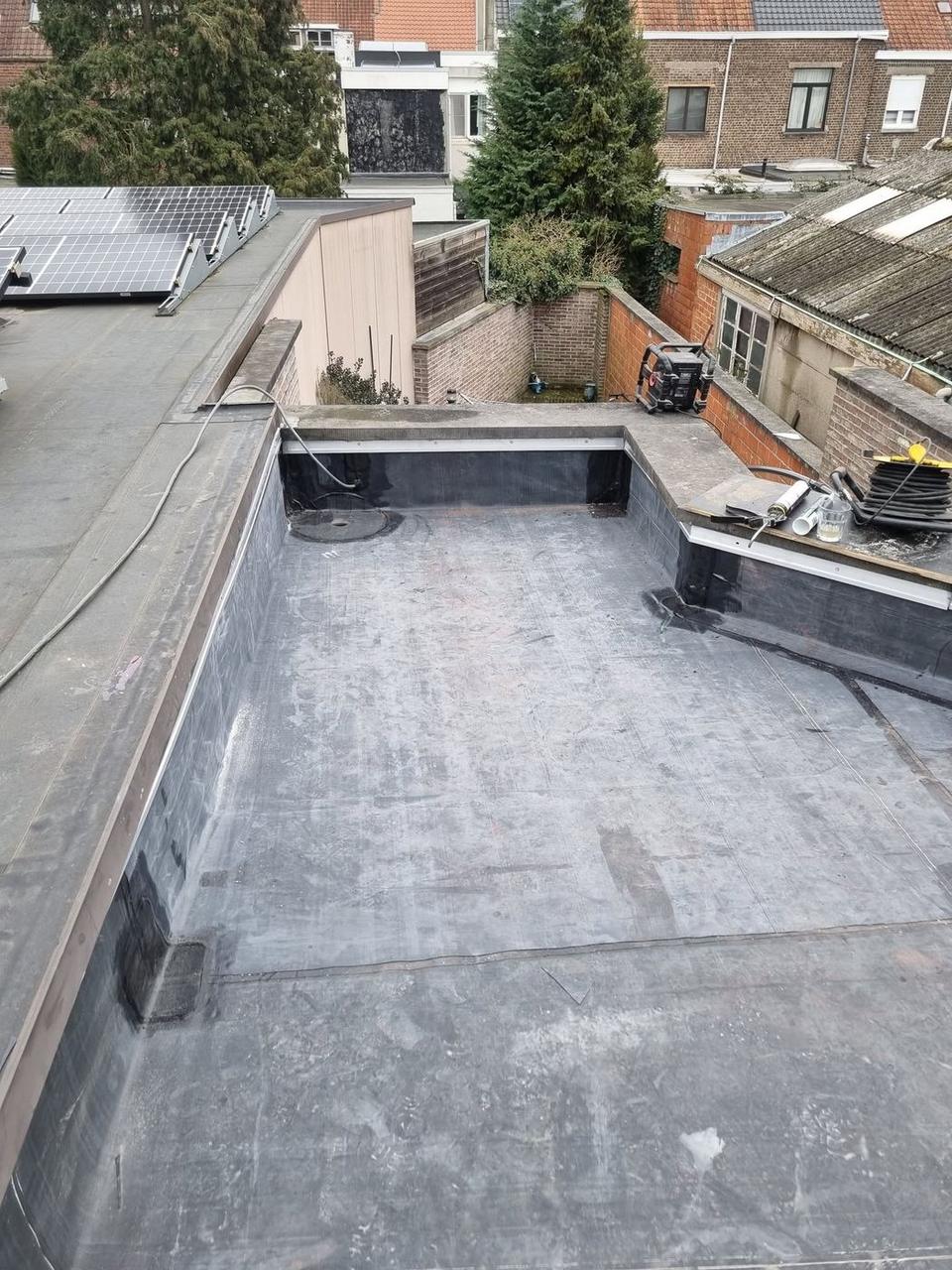 EPDM-dakbedekking met opstanden langs de randen