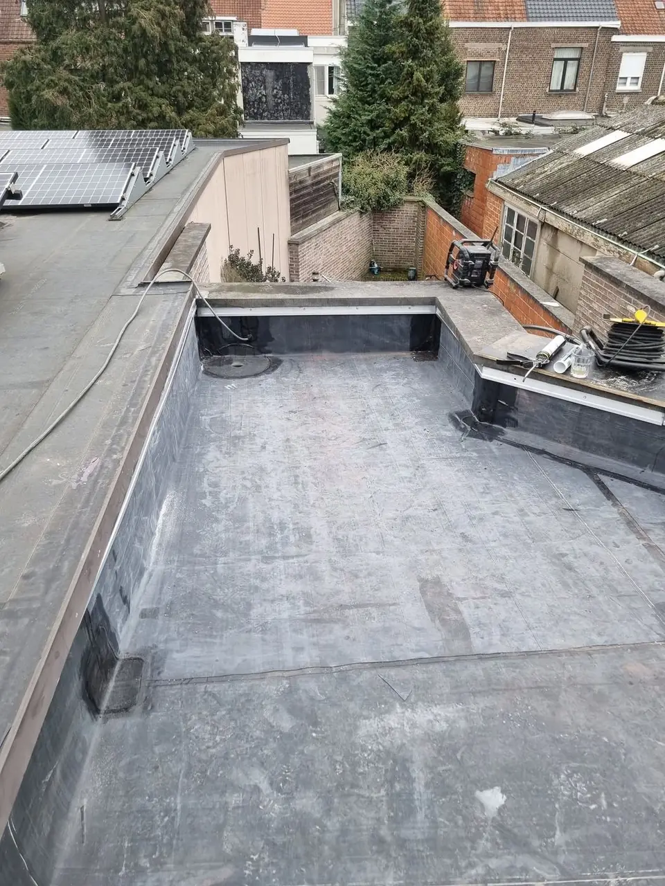 EPDM-dakbedekking met opstanden langs de randen