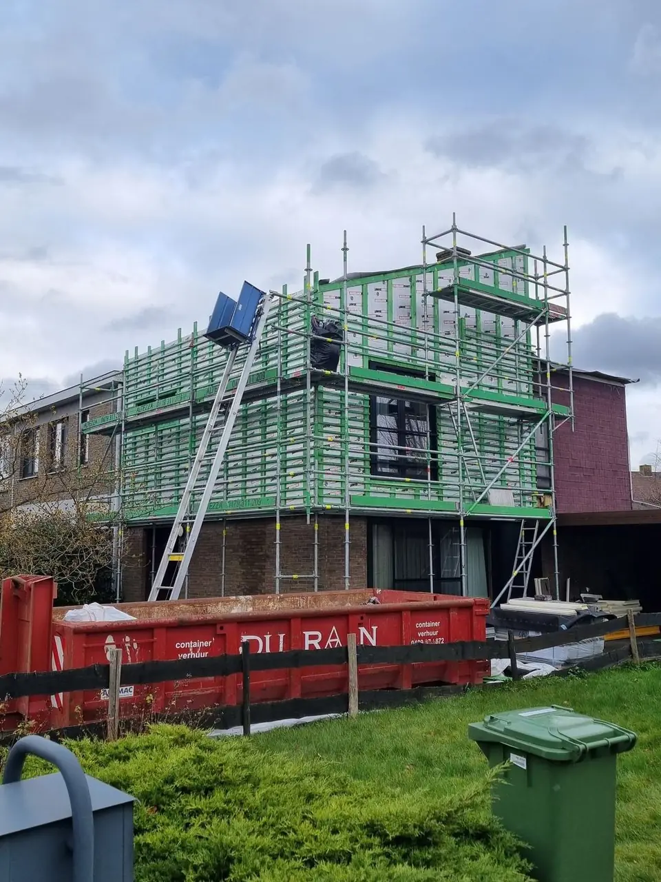 Woning in Wondelgem met stelling tijdens de renovatie