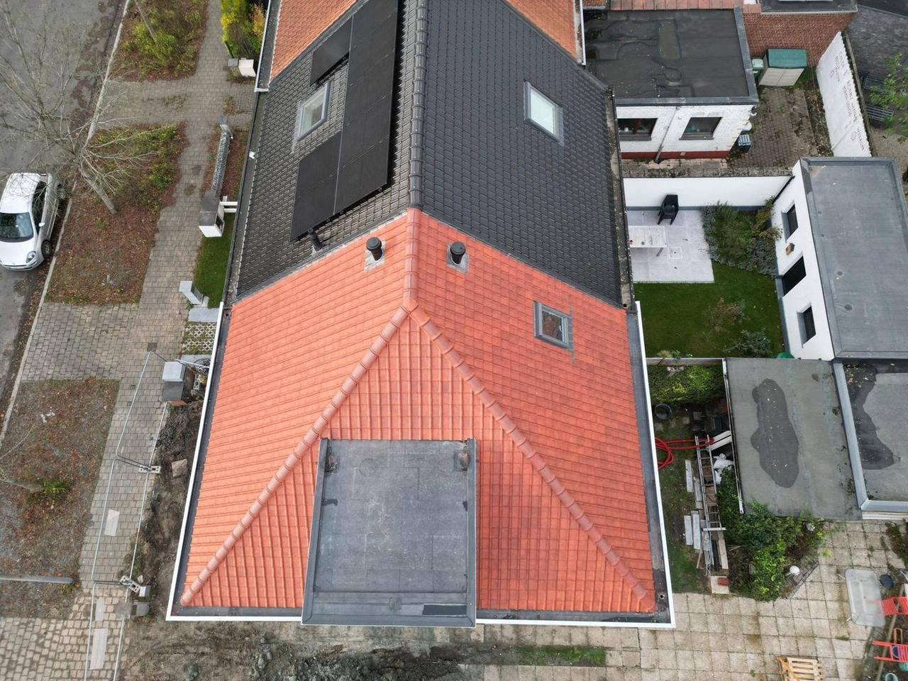Luchtfoto van het nieuwe pannendak