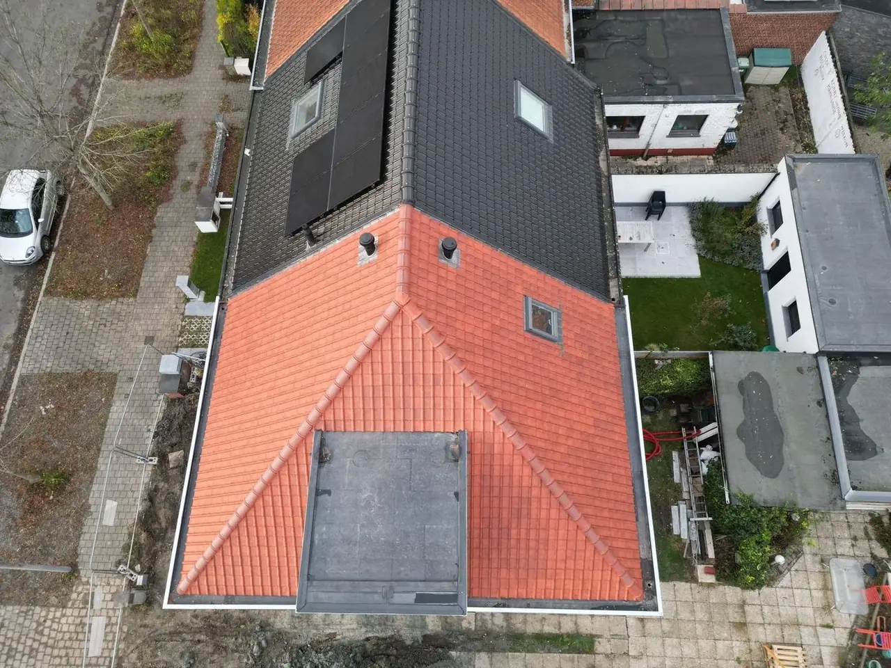 Luchtfoto van het nieuwe pannendak