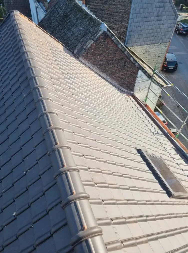 Afgewerkt dakvlak met dakvenster