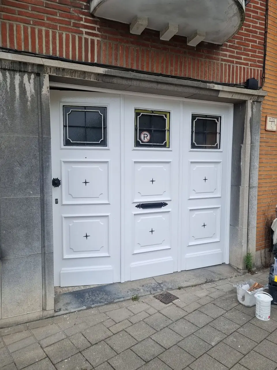 Garagepoort na het schilderen