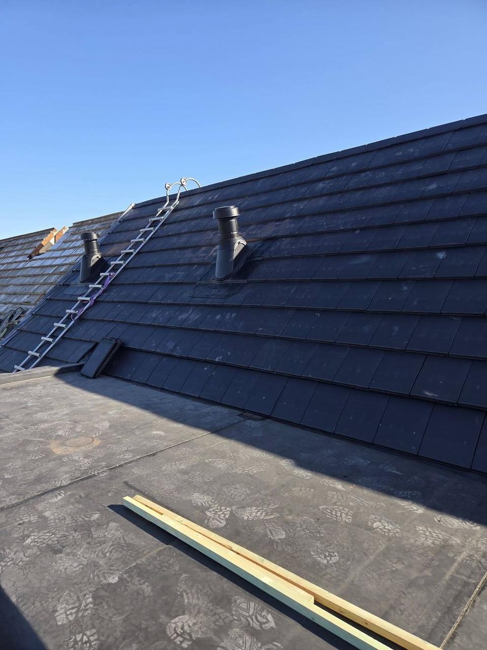 Nieuwe pannen met ventilatiedoorvoeren
