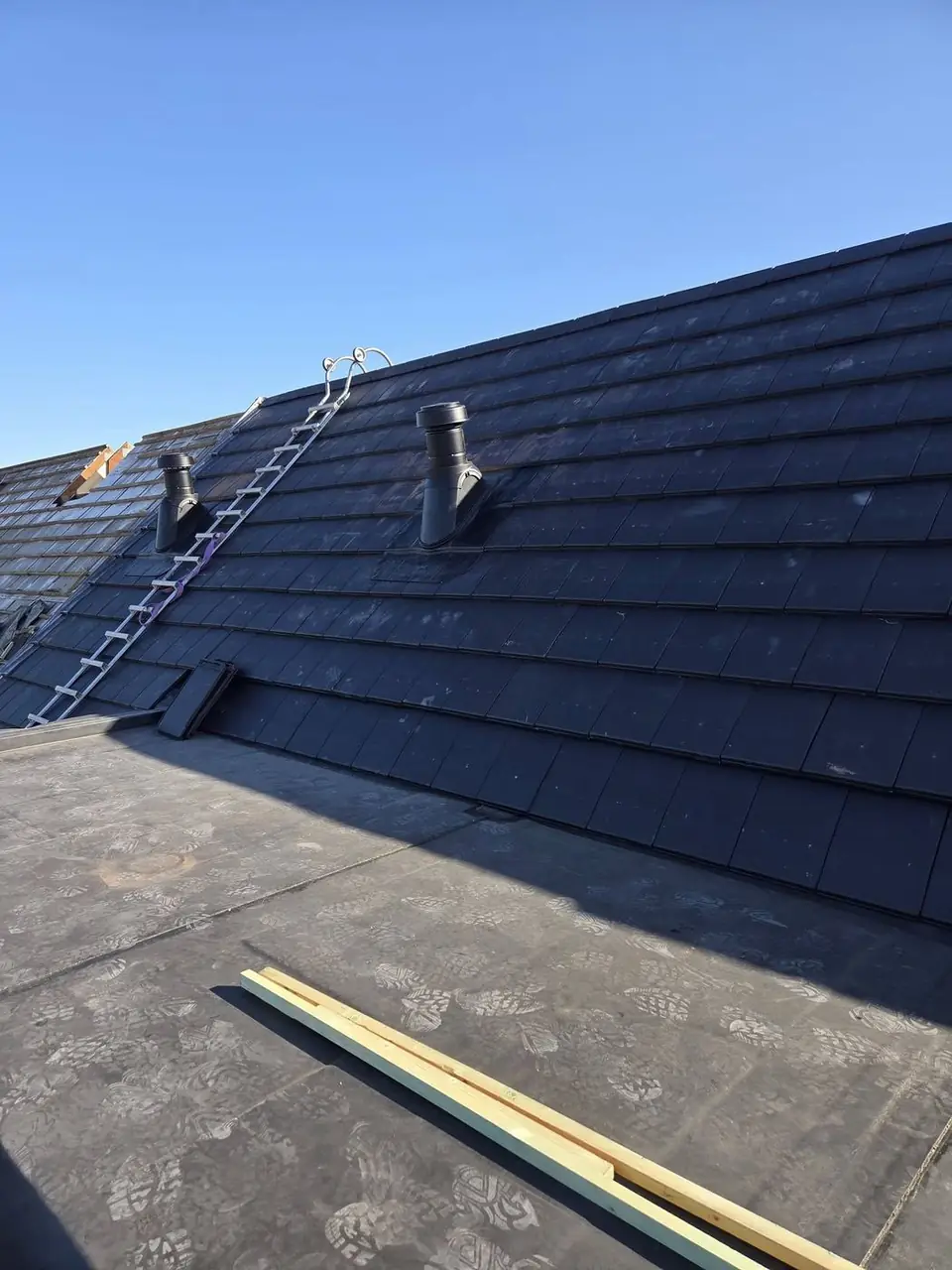 Nieuwe pannen met ventilatiedoorvoeren