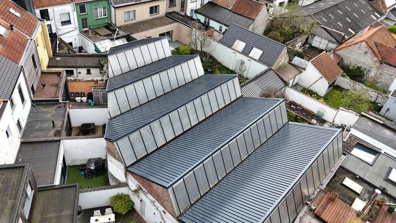 Luchtfoto van de afgewerkte dakvlakken
