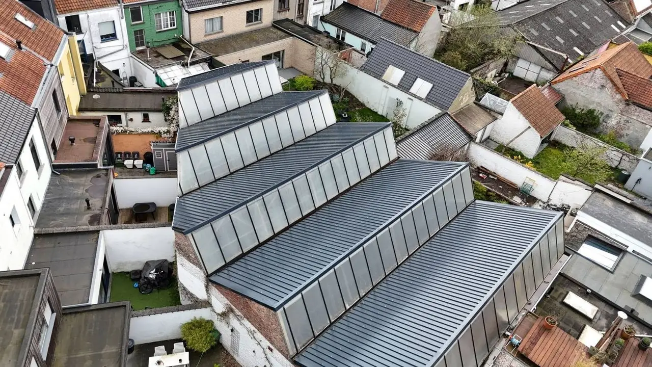 Luchtfoto van de afgewerkte dakvlakken