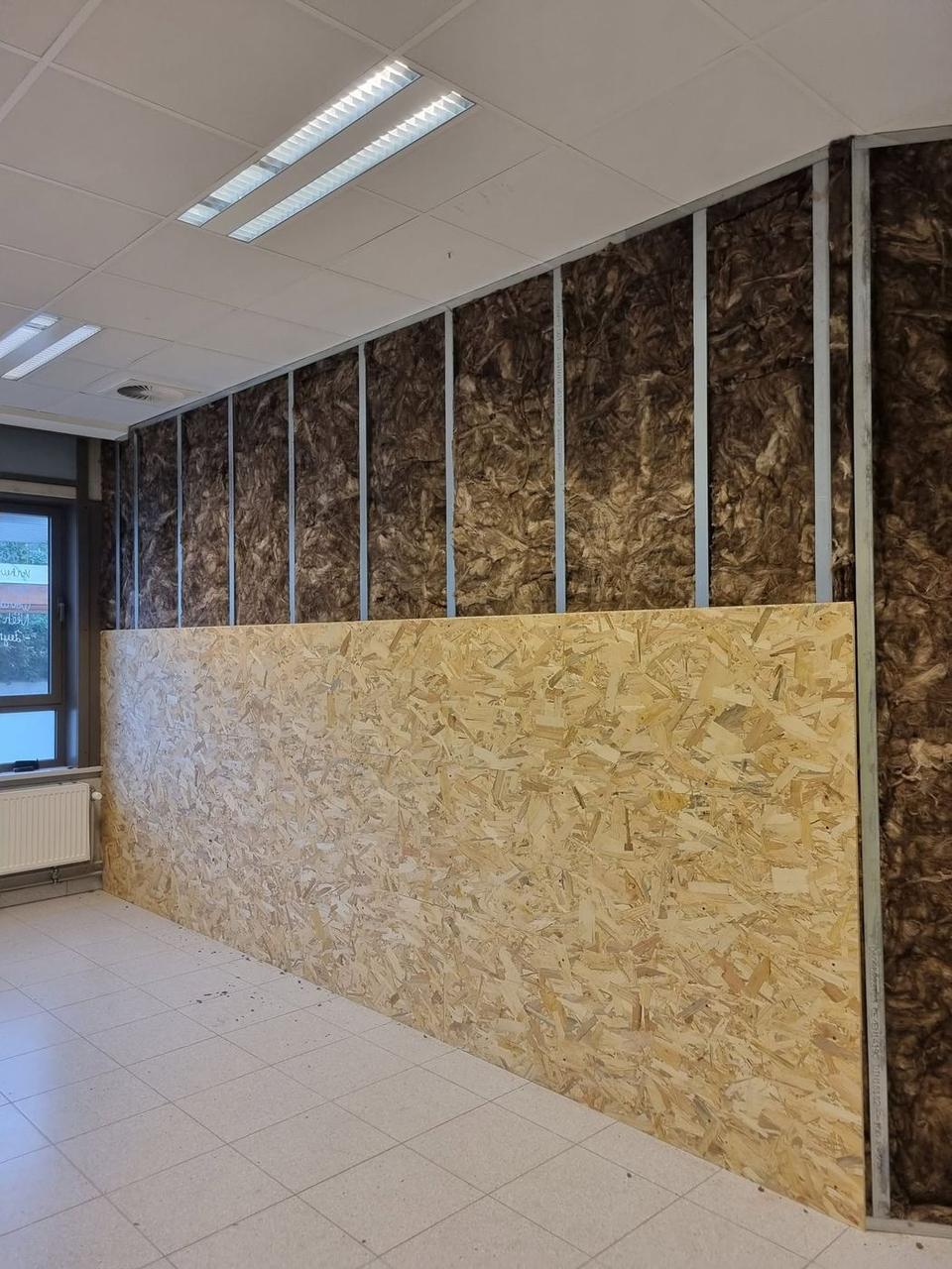 Wand met isolatie en OSB onderaan