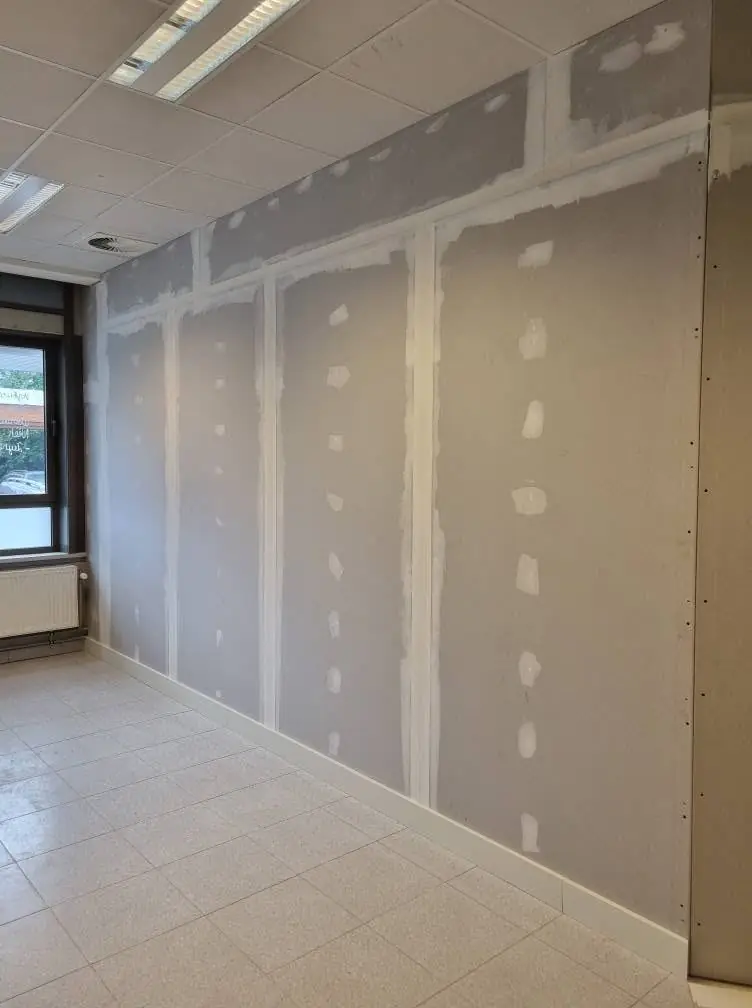 Wand bekleed met gipsplaten