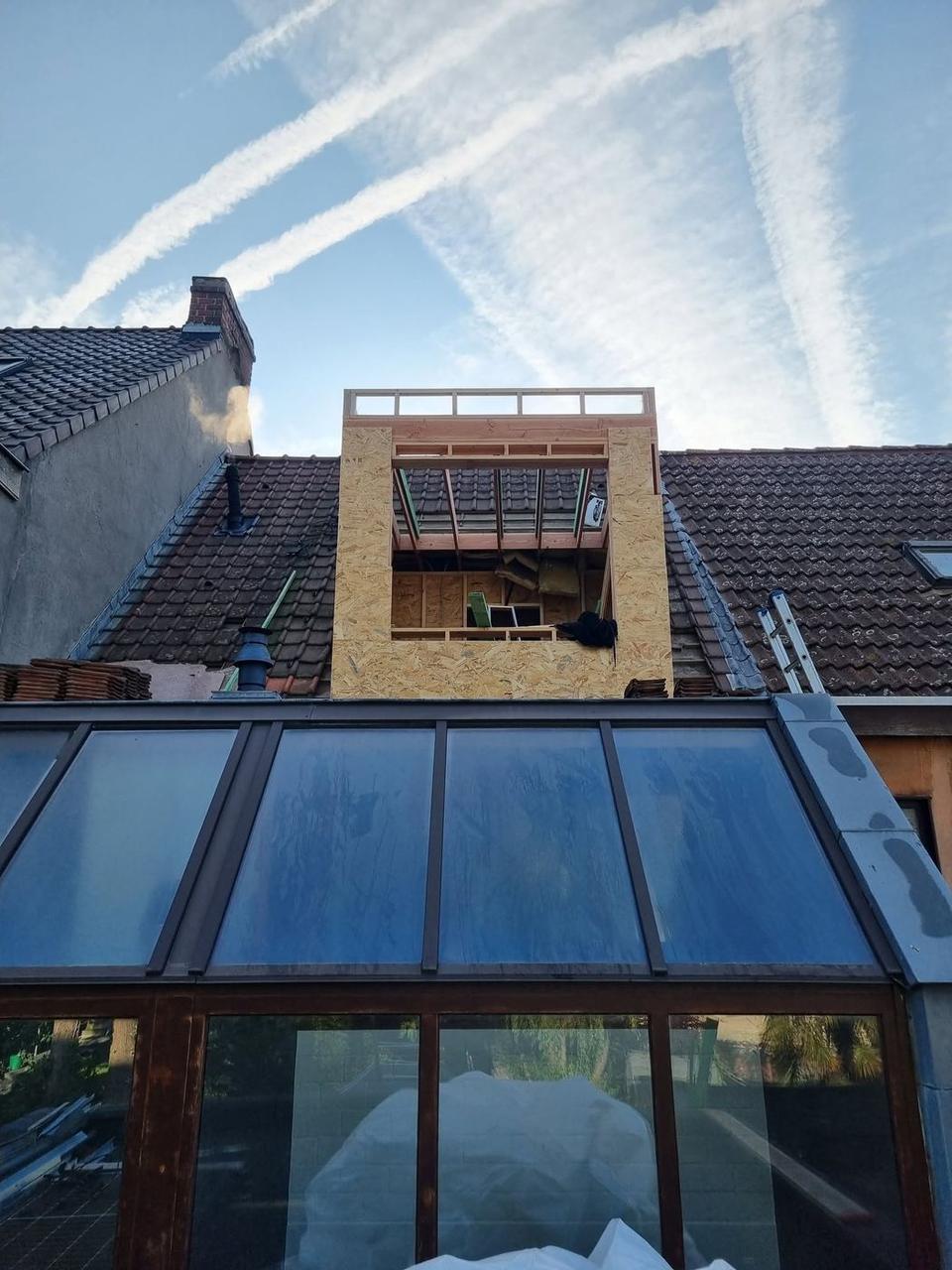 Nieuwe dakkapel in opbouw aan de achterzijde